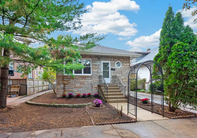 Photo 1 of Single family home for sale at 4916 N Hamlin Ave, Chicago, IL 60625 | MLS# 12794631 | Listing updated on 2026-10-29
