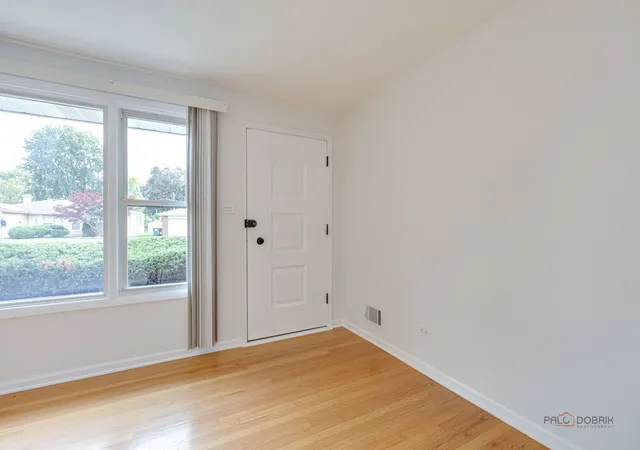 Photo 3 of Single family home for sale at 4116 Grant St, Oak Lawn, IL 60453 | MLS# 12794639 | Listing updated on 2026-10-29