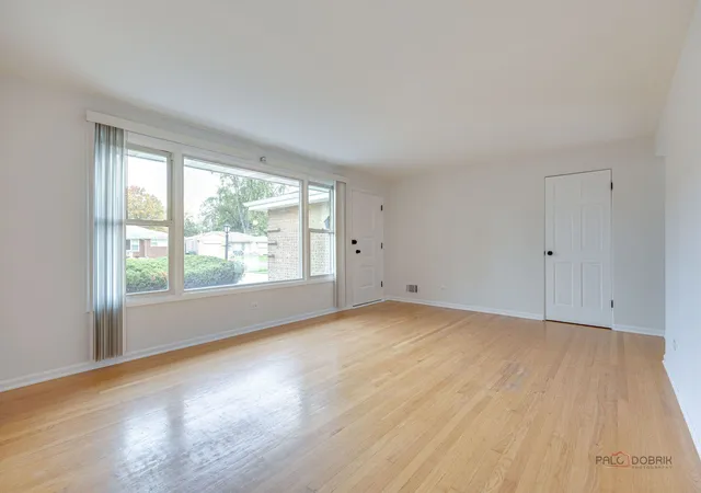 Photo 4 of Single family home for sale at 4116 Grant St, Oak Lawn, IL 60453 | MLS# 12794639 | Listing updated on 2026-10-29
