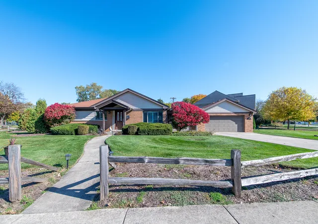 Single family home for sale at 307 Catalpa Ave, Itasca, IL 60143 | MLS# 12794646