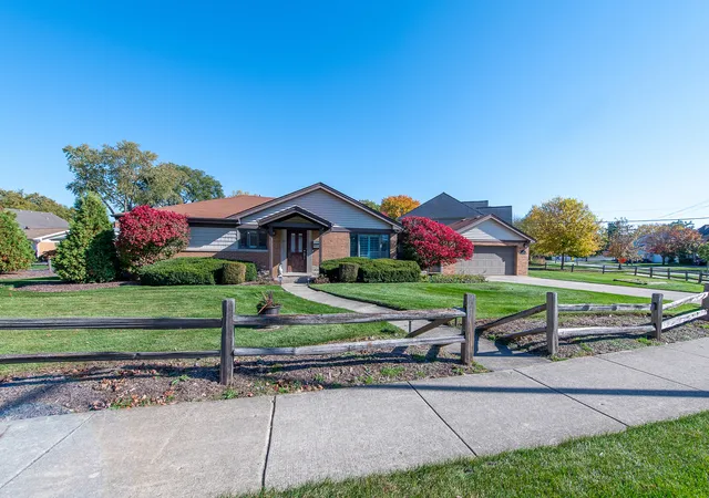 Photo 2 of Single family home for sale at 307 Catalpa Ave, Itasca, IL 60143 | MLS# 12794646 | Listing updated on 2026-10-29