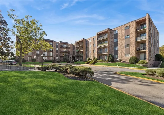 Photo 1 of Condo for sale at 625 W Huntington Cmns Rd #405, Mount Prospect, IL 60056 | MLS# 12794649 | Listing updated on 2026-10-27