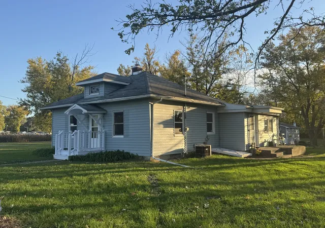 Photo 1 of Single family home for sale at 729 Oak St, Andover, IL 61233 | MLS# 12794651 | Listing updated on 2026-10-29