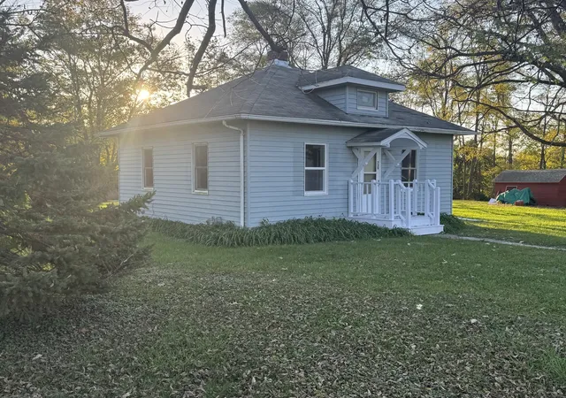 Photo 3 of Single family home for sale at 729 Oak St, Andover, IL 61233 | MLS# 12794651 | Listing updated on 2026-10-29