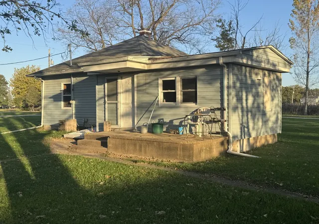 Photo 4 of Single family home for sale at 729 Oak St, Andover, IL 61233 | MLS# 12794651 | Listing updated on 2026-10-29