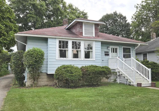 Photo 2 of Single family home for sale at 4525 Main St, Downers Grove, IL 60515 | MLS# 12794666 | Listing updated on 2026-10-27