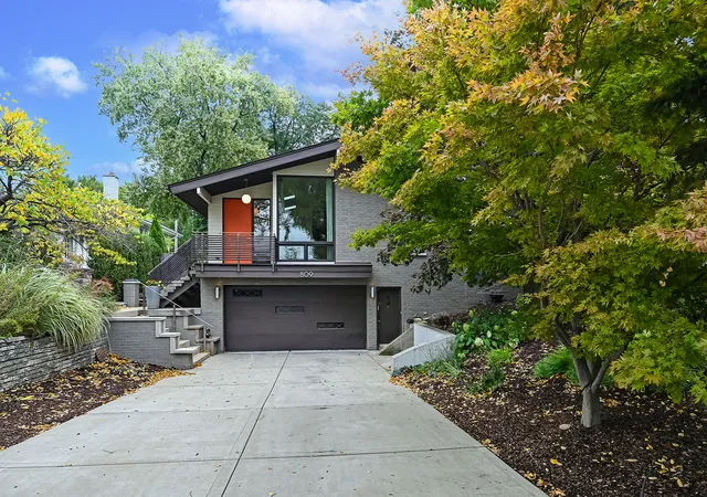 Single family home for sale at 809 N Madison St, Hinsdale, IL 60521 | MLS# 12794668