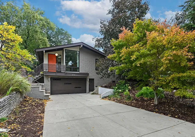 Photo 1 of Single family home for sale at 809 N Madison St, Hinsdale, IL 60521 | MLS# 12794668 | Listing updated on 2026-10-30