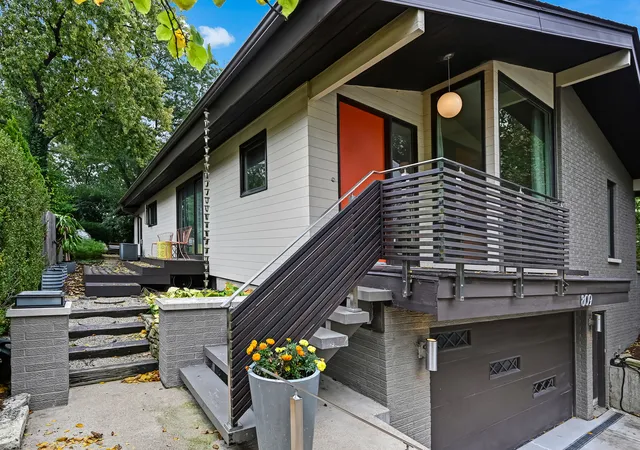 Photo 2 of Single family home for sale at 809 N Madison St, Hinsdale, IL 60521 | MLS# 12794668 | Listing updated on 2026-10-30