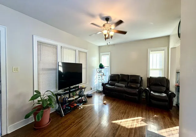 Photo 2 of Single family home for sale at 515 N Prairie Ave, Joliet, IL 60435 | MLS# 12794684 | Listing updated on 2026-10-26