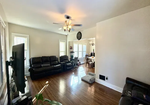 Photo 3 of Single family home for sale at 515 N Prairie Ave, Joliet, IL 60435 | MLS# 12794684 | Listing updated on 2026-10-26
