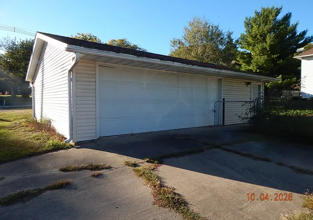 Photo 3 of Single family home for sale at 845 3rd Avenue S, Clinton, IA 52732 | MLS# 12794685 | Listing updated on 2026-10-26