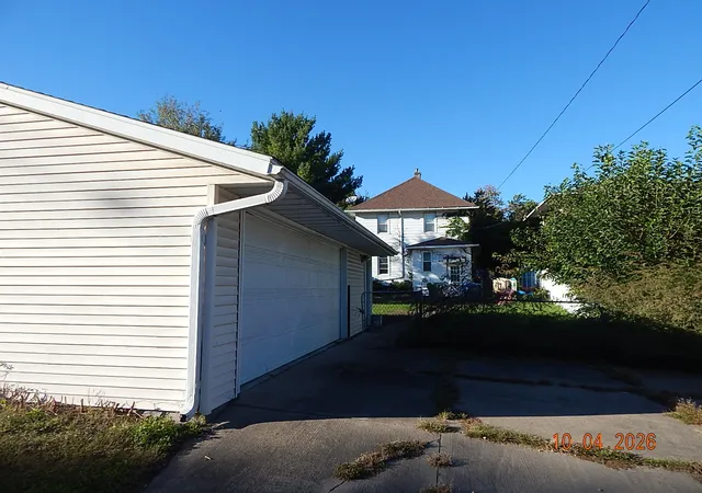 Photo 4 of Single family home for sale at 845 3rd Avenue S, Clinton, IA 52732 | MLS# 12794685 | Listing updated on 2026-10-26