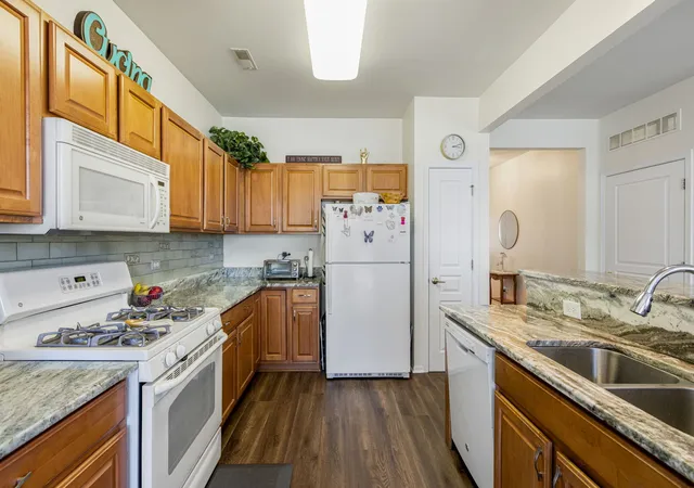 Photo 4 of Townhouse for sale at 13676 Hemlock Rd, Huntley, IL 60142 | MLS# 12794694 | Listing updated on 2026-10-29