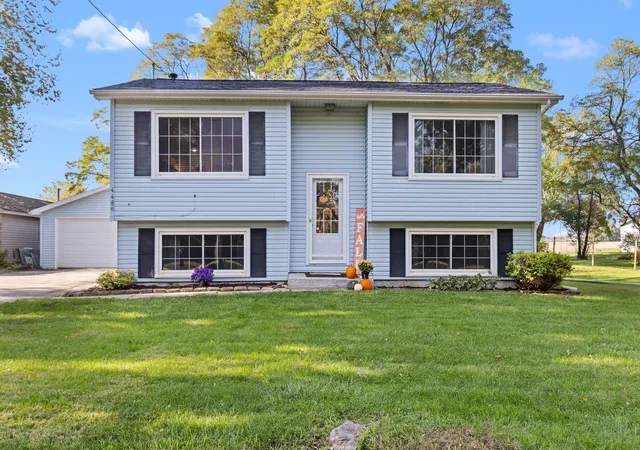 Photo 2 of Single family home for sale at 4486 S Bend Rd, Rockford, IL 61109 | MLS# 12794701 | Listing updated on 2026-10-27