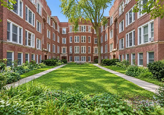 Townhouse for sale at 5468 S Woodlawn Ave #2E, Chicago, IL 60615 | MLS# 12794709