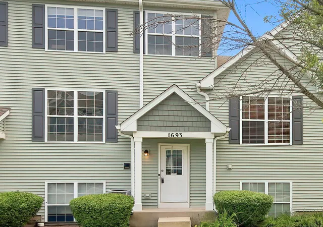 Townhouse for sale at 1693 W Turtle Crk Ln, Round Lake, IL 60073 | MLS# 12794721