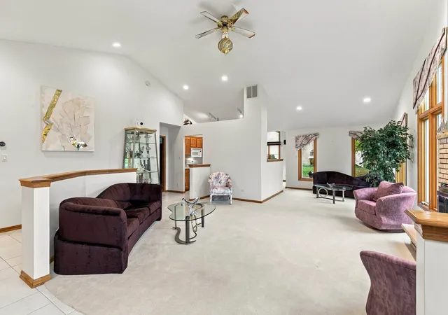 Photo 4 of Townhouse for sale at 18218 Pheasant Lake Dr, Tinley Park, IL 60487 | MLS# 12794723 | Listing updated on 2026-10-28