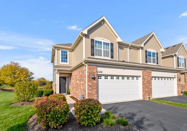 Townhouse for sale at 2101 Pembridge Ln, Joliet, IL 60431 | MLS# 12794738