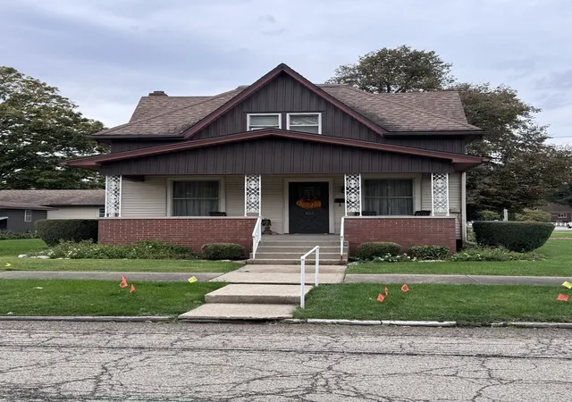 Photo 1 of Single family home for sale at 102 S 4th Avenue, Streator, IL 61364 | MLS# 12794740 | Listing updated on 2026-10-27