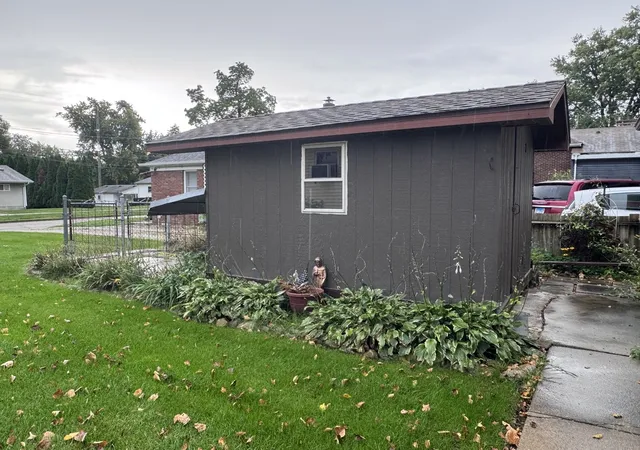 Photo 4 of Single family home for sale at 102 S 4th Avenue, Streator, IL 61364 | MLS# 12794740 | Listing updated on 2026-10-27