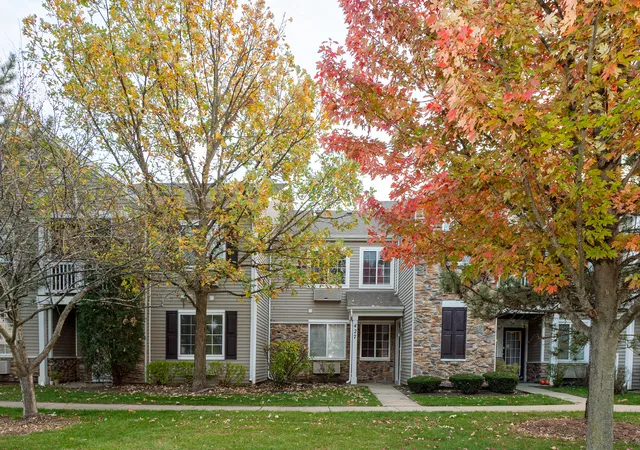 Photo 3 of Condo for sale at 427 Silverstone Dr #427, Carpentersville, IL 60110 | MLS# 12794746 | Listing updated on 2026-10-27