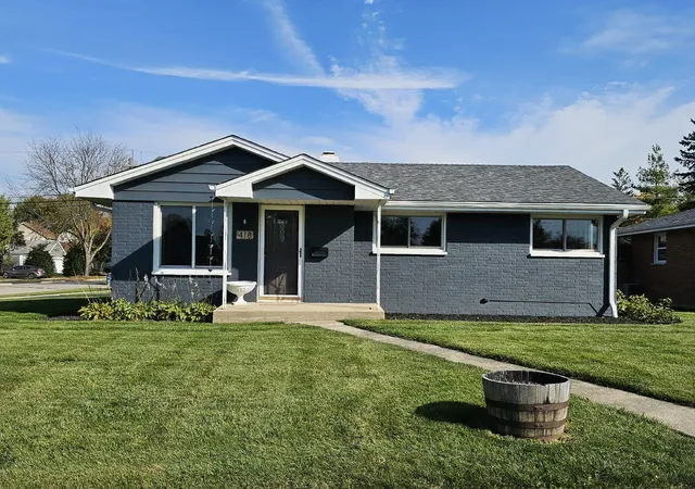 Photo 3 of Single family home for sale at 418 Brown St, Wauconda, IL 60084 | MLS# 12794773 | Listing updated on 2026-10-29