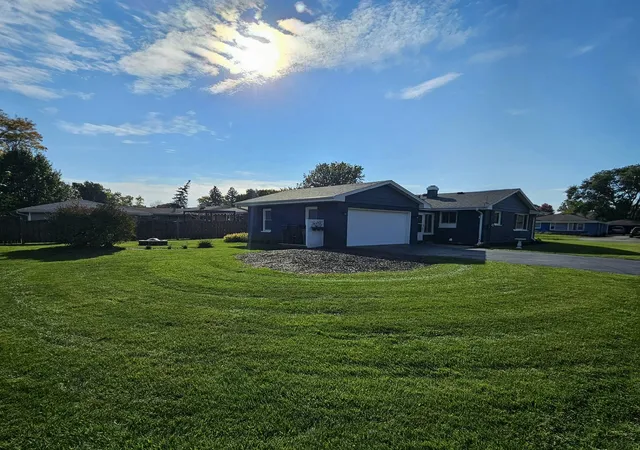Photo 4 of Single family home for sale at 418 Brown St, Wauconda, IL 60084 | MLS# 12794773 | Listing updated on 2026-10-29