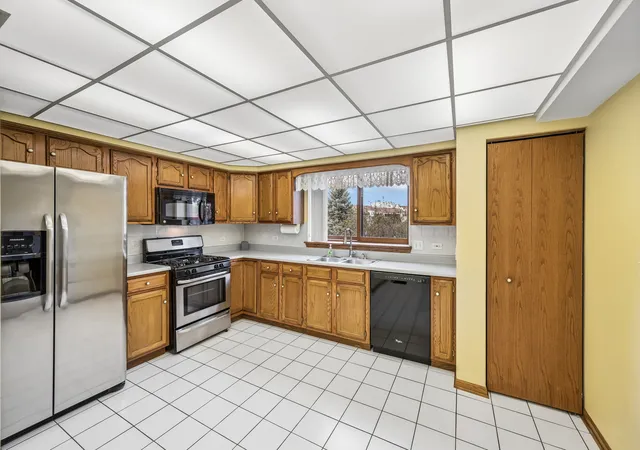 Photo 3 of Condo for sale at 6612 Martin France Cir #2D, Tinley Park, IL 60477 | MLS# 12794776 | Listing updated on 2026-10-28