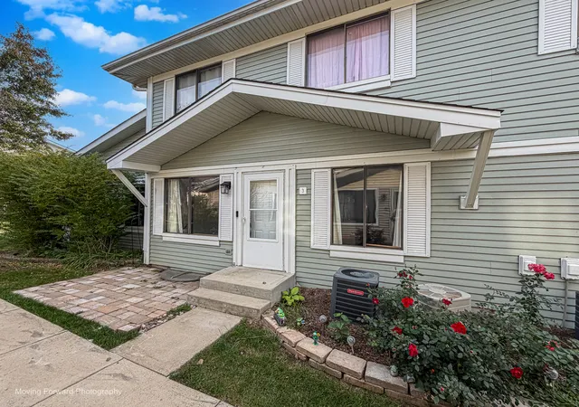 Photo 2 of Condo for sale at 2s771 Winchester Cir E #3, Warrenville, IL 60555 | MLS# 12794785 | Listing updated on 2026-10-27