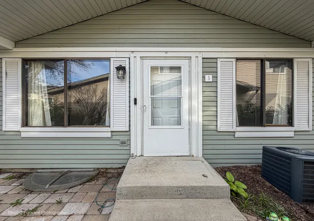 Photo 3 of Condo for sale at 2s771 Winchester Cir E #3, Warrenville, IL 60555 | MLS# 12794785 | Listing updated on 2026-10-27