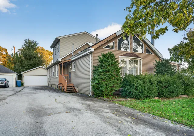 Photo 3 of Single family home for sale at 14329 Lawndale Ave, Midlothian, IL 60445 | MLS# 12794790 | Listing updated on 2026-10-27