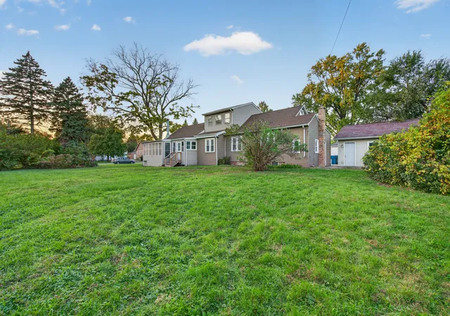Photo 4 of Single family home for sale at 14329 Lawndale Ave, Midlothian, IL 60445 | MLS# 12794790 | Listing updated on 2026-10-27