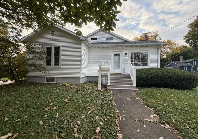 Photo 1 of Single family home for sale at 506 9th Avenue, Mendota, IL 61342 | MLS# 12794805 | Listing updated on 2026-10-28
