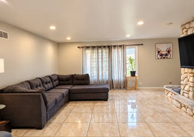 Photo 3 of Single family home for sale at 24732 S Mulberry Ln, Crete, IL 60417 | MLS# 12794806 | Listing updated on 2026-10-29