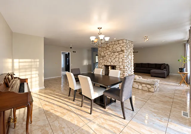 Photo 4 of Single family home for sale at 24732 S Mulberry Ln, Crete, IL 60417 | MLS# 12794806 | Listing updated on 2026-10-29