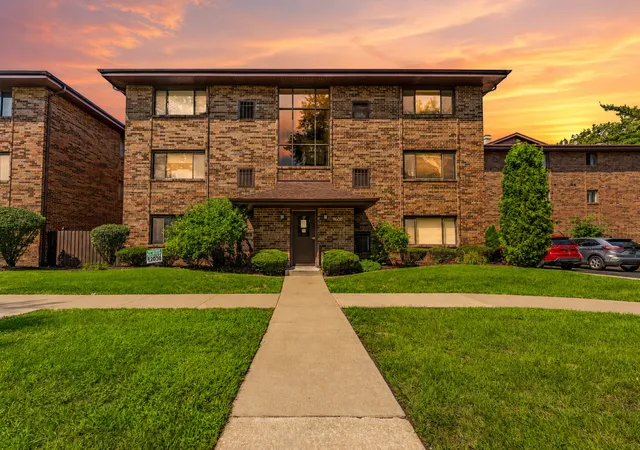 Condo for sale at 9600 Mason Ave #5, Oak Lawn, IL 60453 | MLS# 12794816