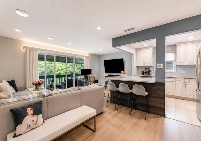 Photo 2 of Condo for sale at 9600 Mason Ave #5, Oak Lawn, IL 60453 | MLS# 12794816 | Listing updated on 2026-10-27