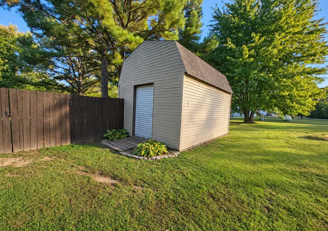 Photo 3 of Single family home for sale at 4080 Shiloh Cir, Pinckneyville, IL 62274 | MLS# 12794824 | Listing updated on 2026-10-27
