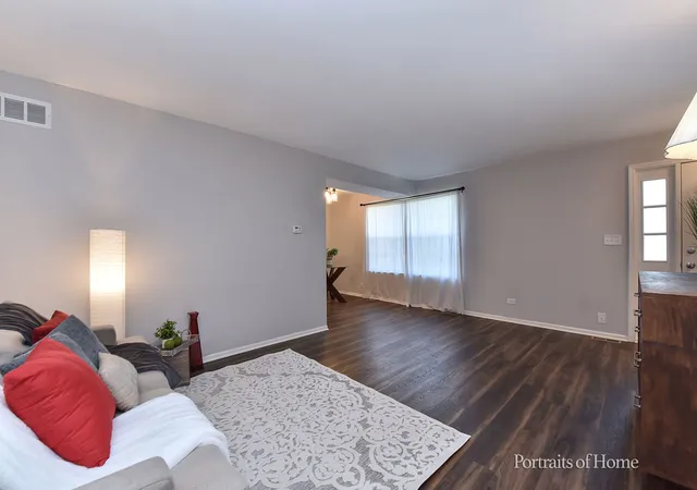 Listing Photo 4 - Condo for sale in building located at 1618 Timber Trl, Wheaton, IL 60189 - Unit #11C