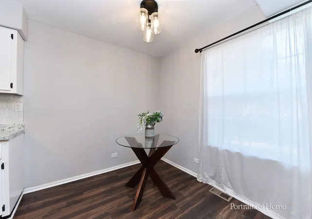 Listing Photo 5 - Condo for sale in building located at 1618 Timber Trl, Wheaton, IL 60189 - Unit #11C