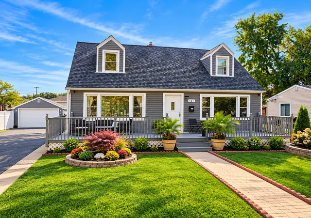 Single family home for sale at 121 Westward Ho Dr, Northlake, IL 60164 | MLS# 12794841