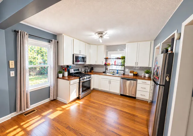 Photo 2 of Single family home for sale at 121 Westward Ho Dr, Northlake, IL 60164 | MLS# 12794841 | Listing updated on 2026-10-27