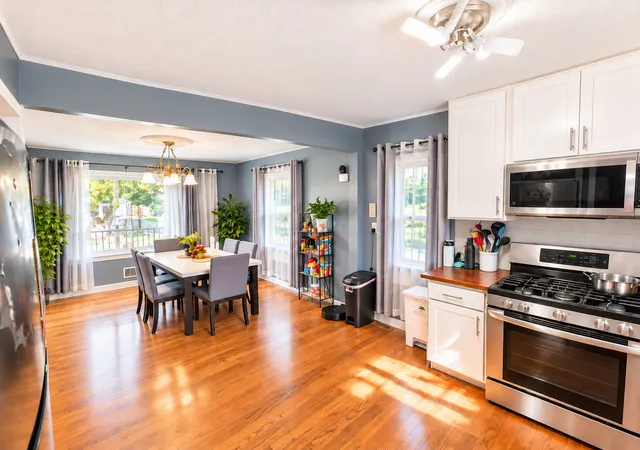 Photo 3 of Single family home for sale at 121 Westward Ho Dr, Northlake, IL 60164 | MLS# 12794841 | Listing updated on 2026-10-27