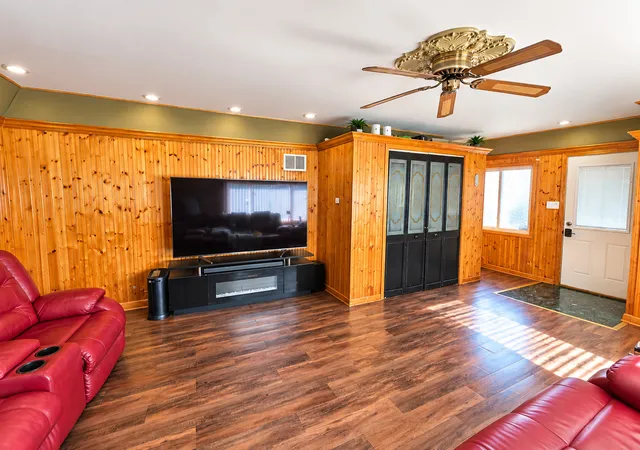 Photo 4 of Single family home for sale at 121 Westward Ho Dr, Northlake, IL 60164 | MLS# 12794841 | Listing updated on 2026-10-27