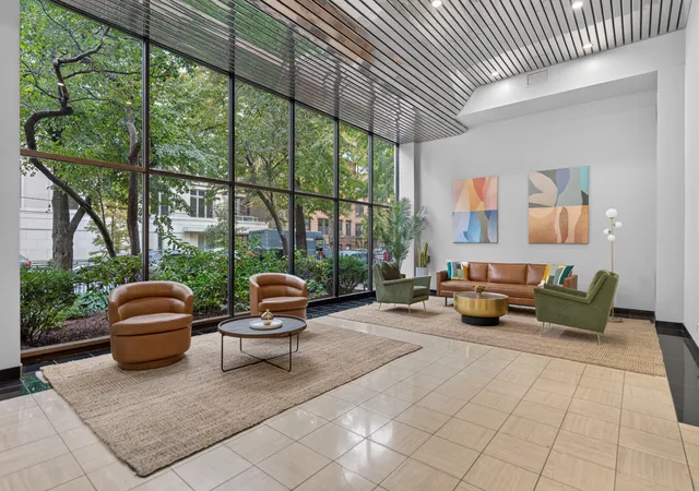 Listing Photo 1 - Condo for sale in building located at 2754 N Hampden Ct, Chicago, IL 60614 - Unit #1207