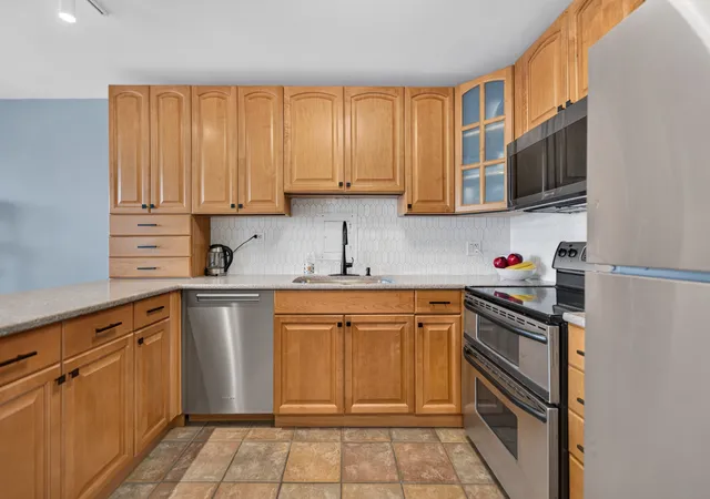 Listing Photo 4 - Condo for sale in building located at 2754 N Hampden Ct, Chicago, IL 60614 - Unit #1207