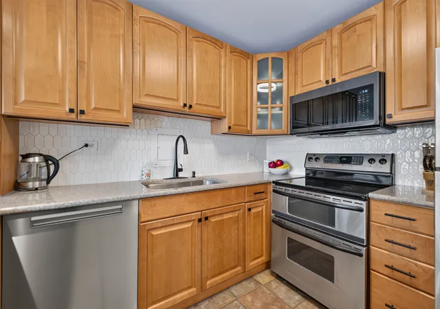Listing Photo 5 - Condo for sale in building located at 2754 N Hampden Ct, Chicago, IL 60614 - Unit #1207