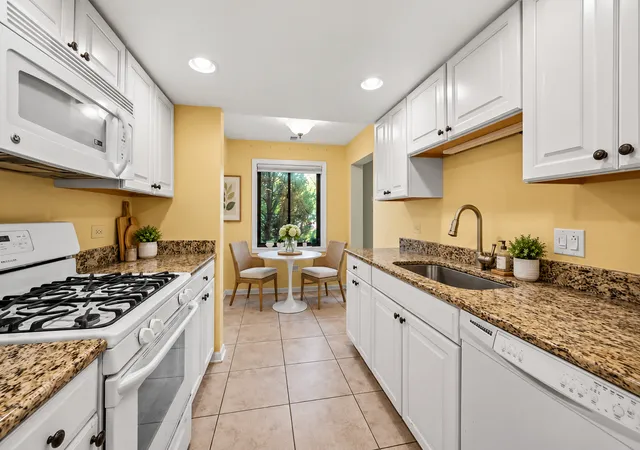 Listing Photo 1 - Condo for sale in building located at 80 S Pleasant Rd, Lake Zurich, IL 60047 - Unit #101