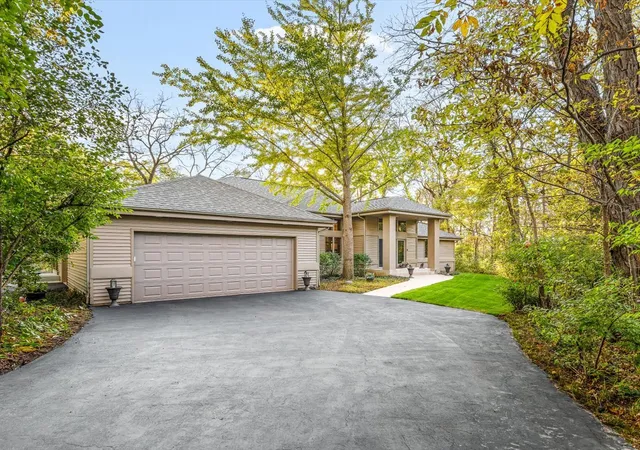 Photo 2 of Single family home for sale at 6611 Halverson Dr, Rockford, IL 61109 | MLS# 12794845 | Listing updated on 2026-10-27